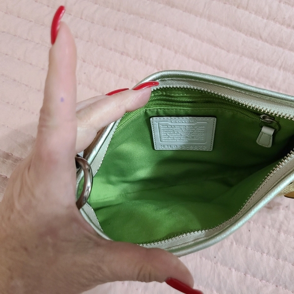 Coach Bumblebee n flowers purse - Picture 4 of 4